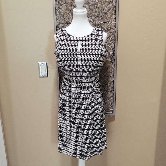 Soma Dresses & Skirts - Soma Black and White Geometric Patterned Dress